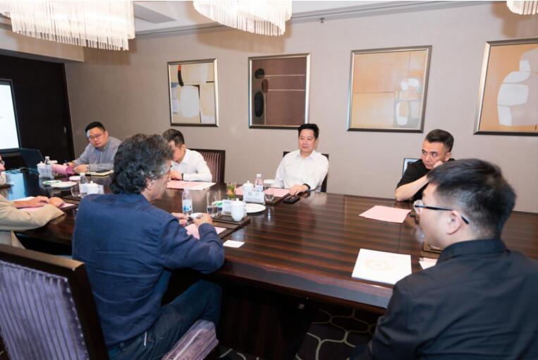 集团党委副书记、副董事长、总经理杨川会见维尼奥拉艺术钻研中心首创人皮耶罗·洛卡瑟卡教授一行