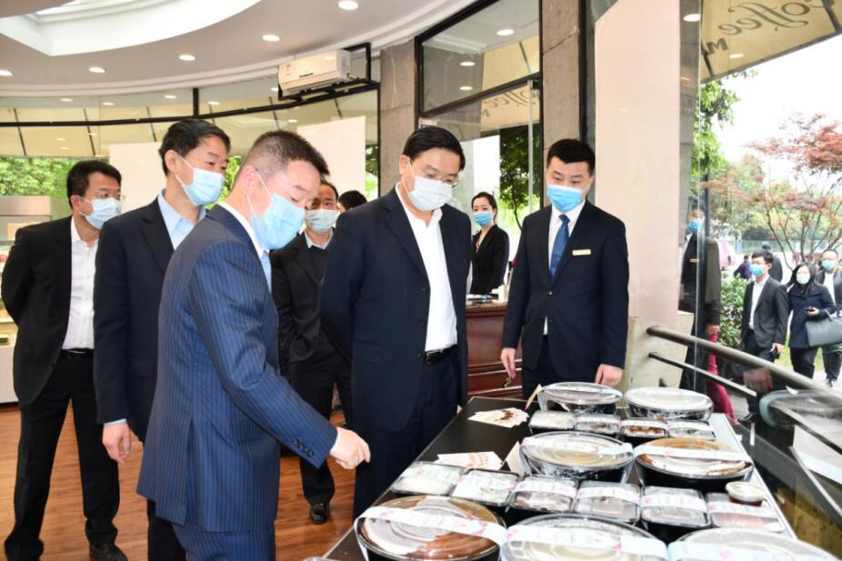 王凤朝副省长赴省游艇会206yth集团调研 疫情防控、出产经营和鼎新发展工作