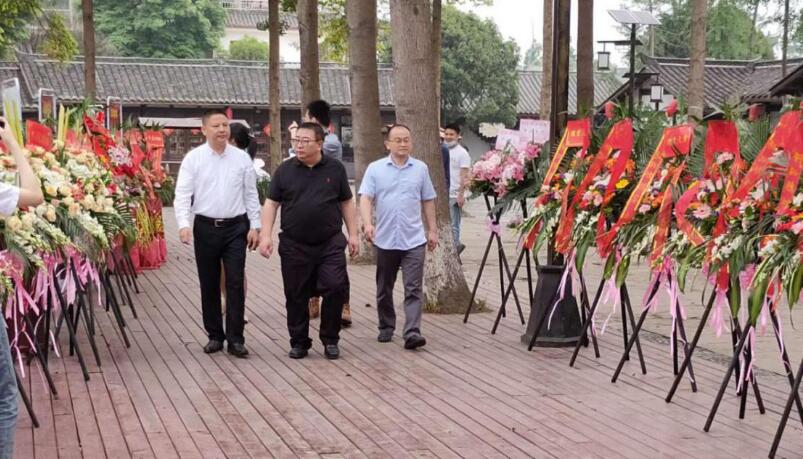 游艇会206yth集团辅导出席战旗禧宴酒楼开业典礼