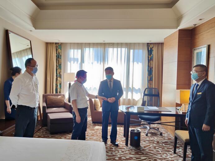 集团党委委员、董事郑贵林查抄领导酒店疫情防控和防汛工作