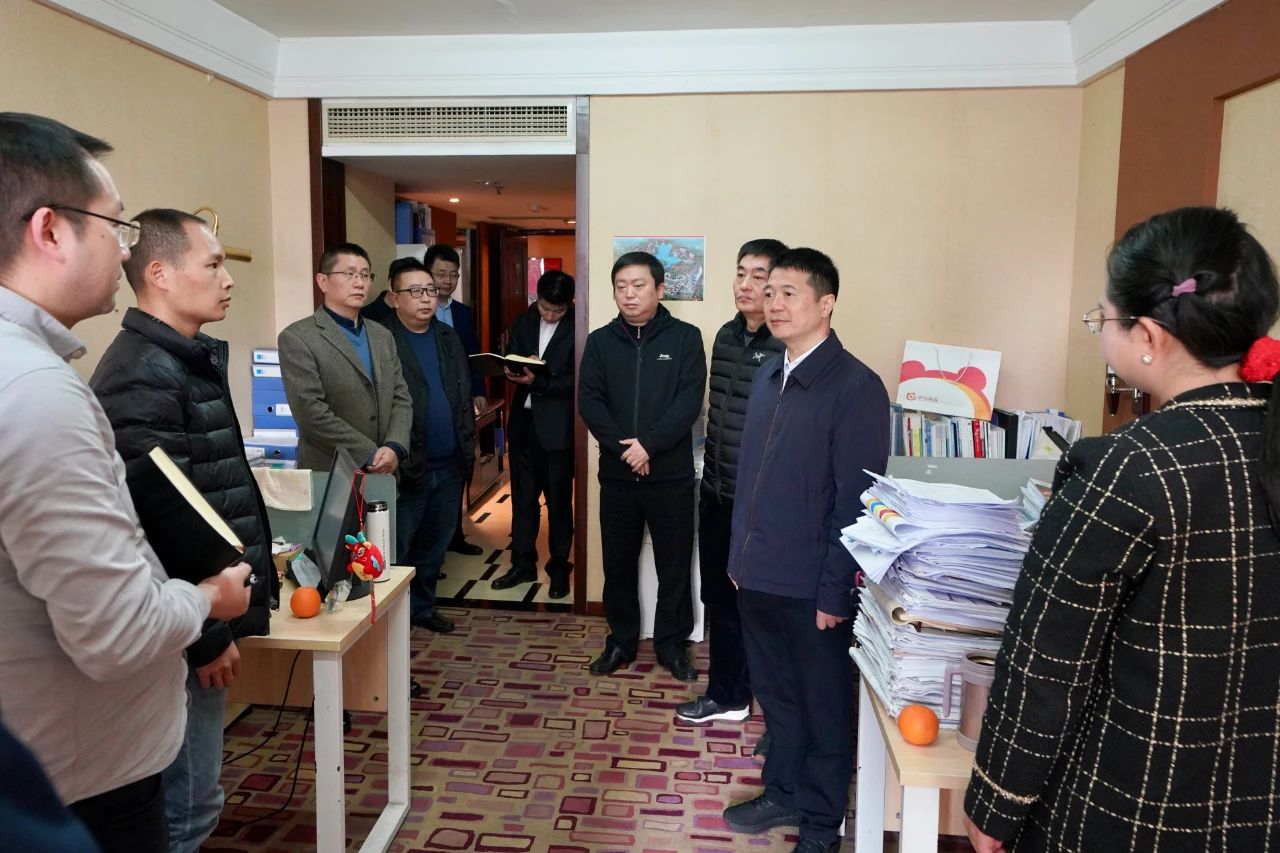 迎新春，鼓劲头，开新局！省游艇会206yth集团辅导班子慰问总部干部员工