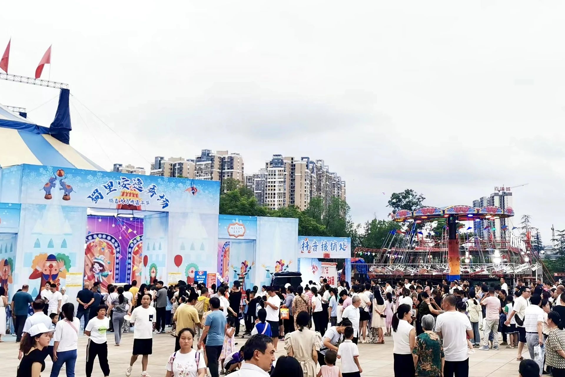 省游艇会206yth集团背靠“双城”助力资阳启动川渝暑期文旅消费季