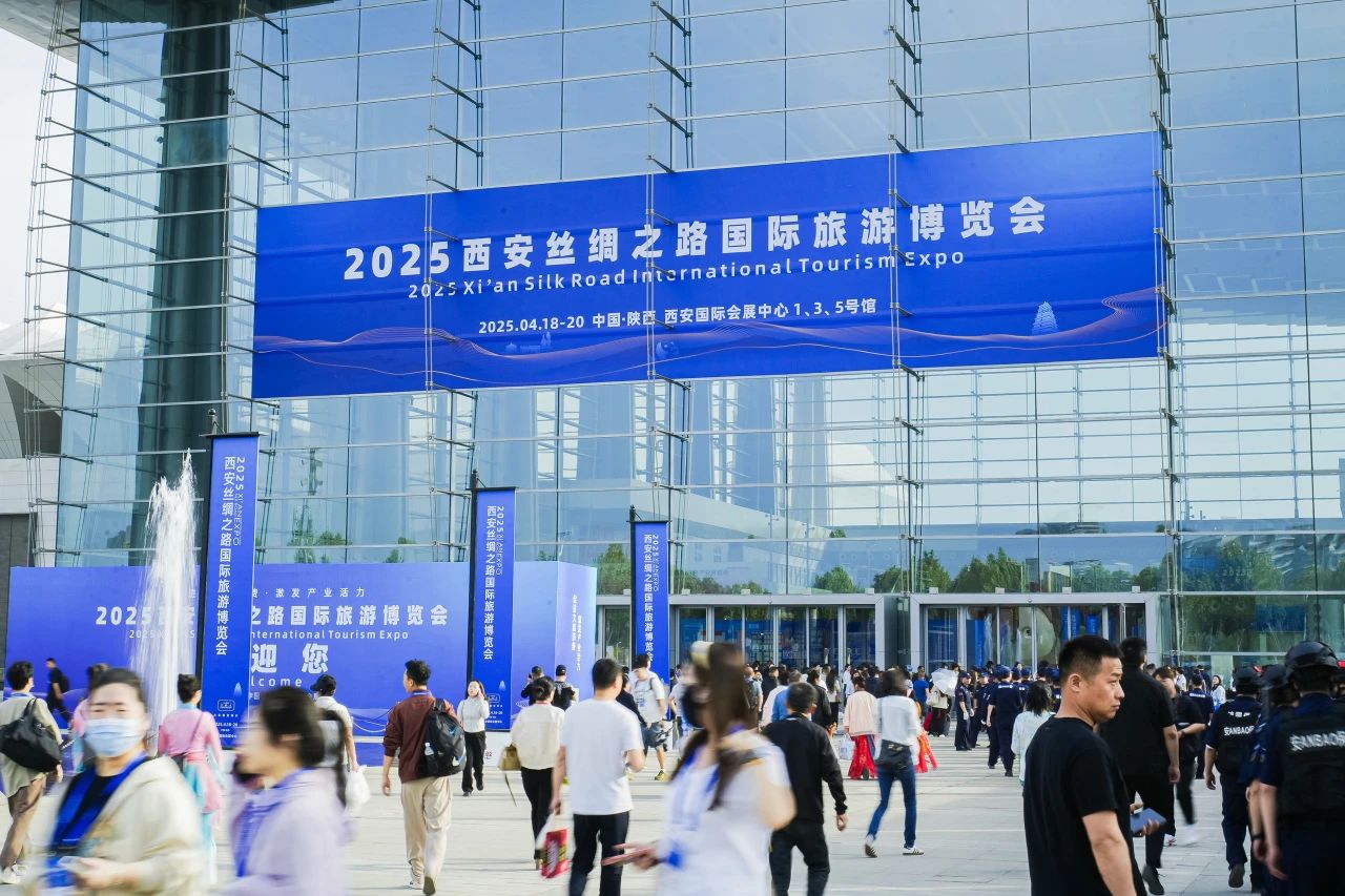 安逸号·熊猫专劣装开进”2025西安丝路旅博会！四川游艇会206yth打造“移动的天府会客厅”